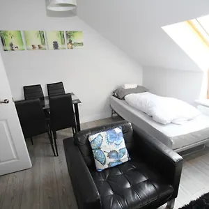https://holden-court-apartments-apt-6.brighton-hotels-england.com