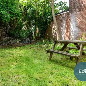  Apartment Spacious Flat In Centre With Garden
