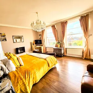 https://upstairs-downstairs-regency-apartments.cardiffhotelswales.com